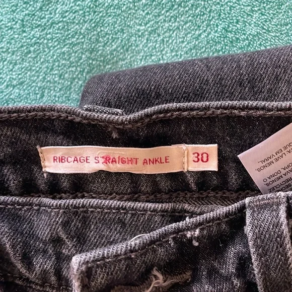 Levi’s Ribcage Straight Ankle buttonfly black denim jeans waist 30 - Picture 3 of 16
